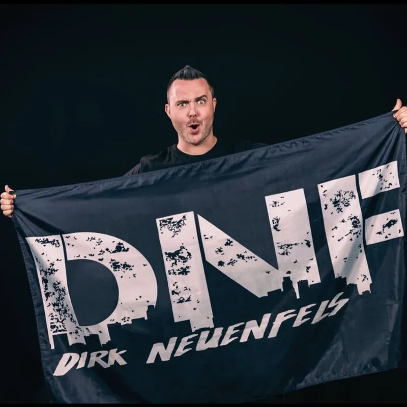 Dirk Neuenfels mit DNF-Flagge