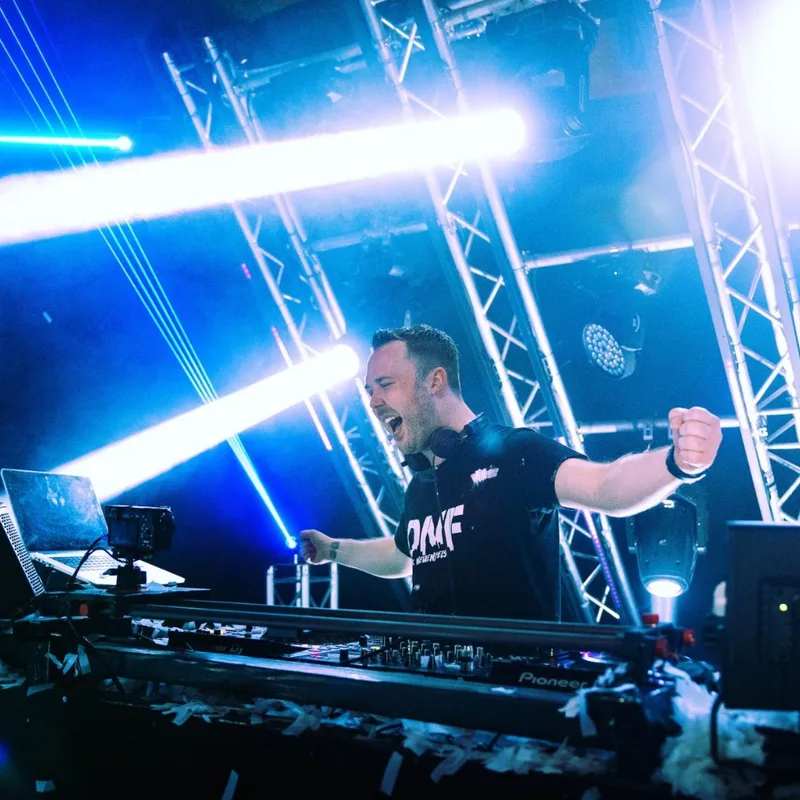 Dirk Neuenfels live auf der Bühne